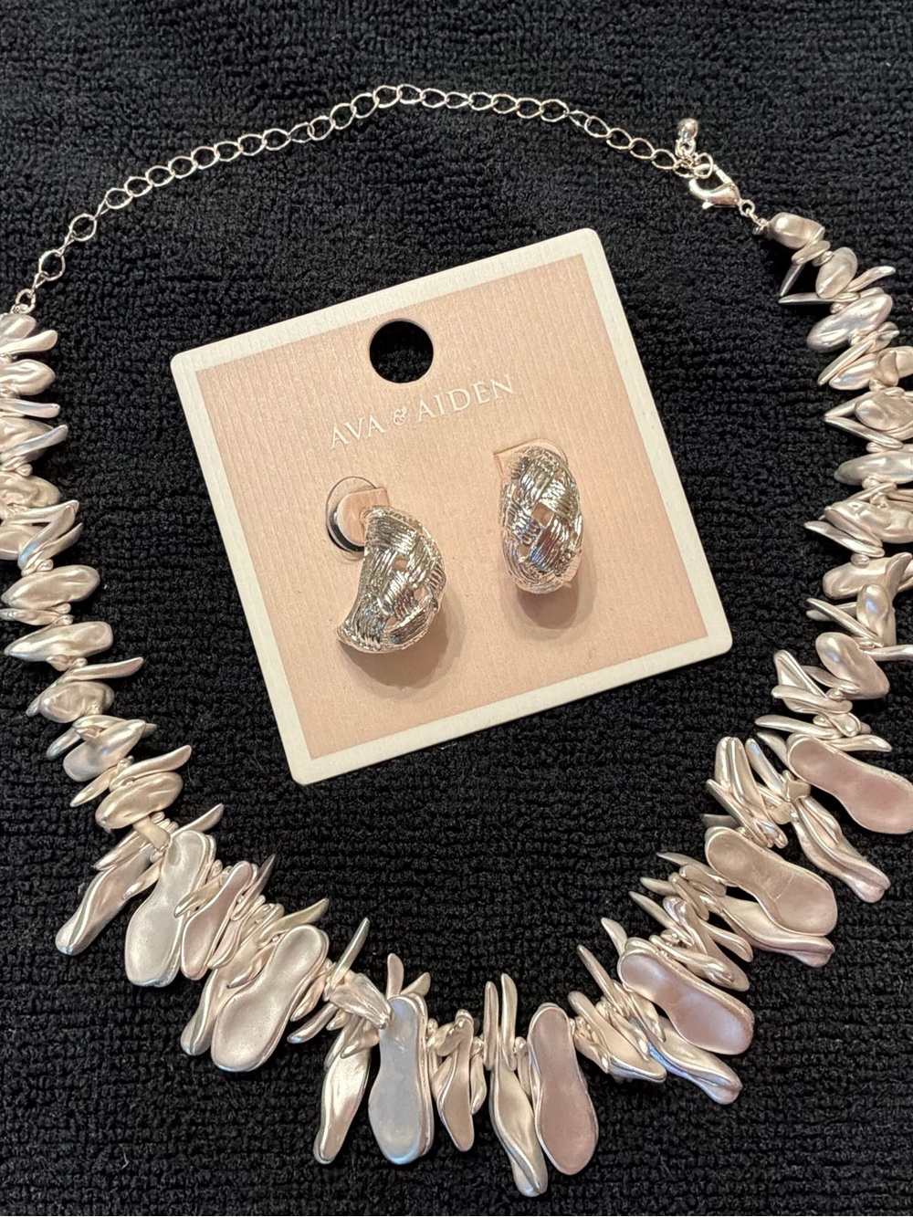Stunning necklace & Ava & Aiden Shiny Silver Textured Hoop earrings